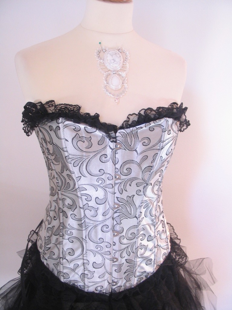 Création en cours - collier de mariée