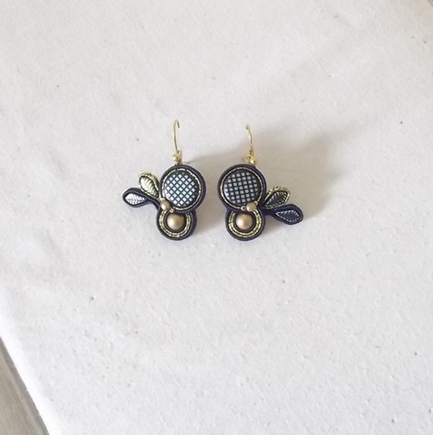 bijou artisanal -boucles dolmen palet