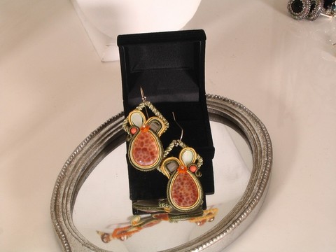 travail de soutache - Boucles fleurs de feu