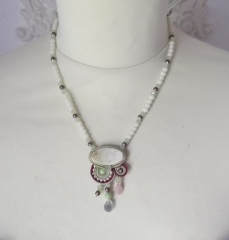 Collier brodé à l'aiguille - Collier Anis