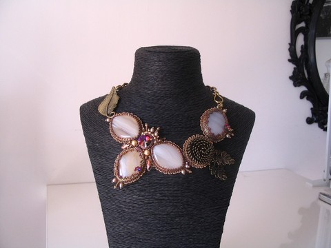 Colllier brodé à l'aiguille - collier douceur automnale