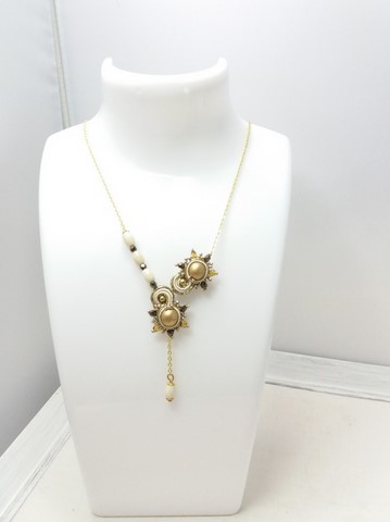 collier brodé à l'aiguille - collier Run of Stars