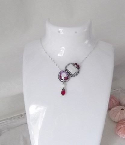 collier brodé à l"aiguille - collier SIAM