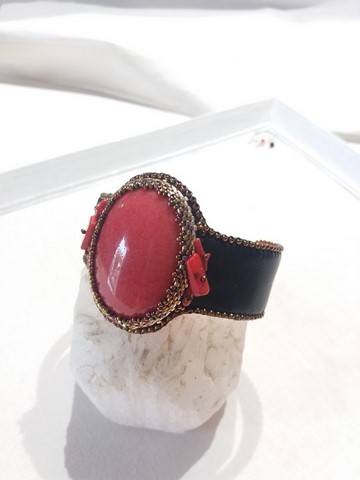 Bracelet manchette eclats de corail - travail artisanal fait main