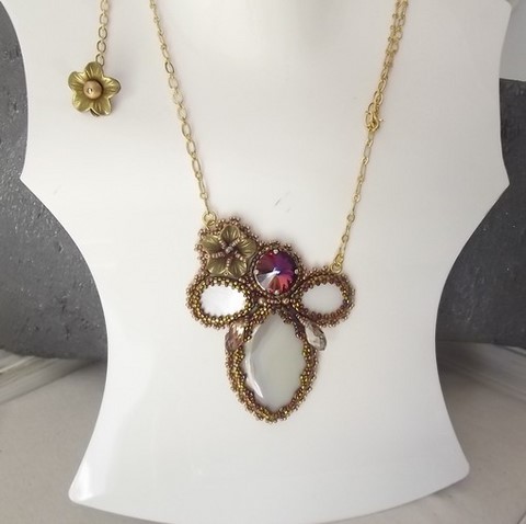 collier brodé à l'aiguille - collier agathe fleurie réglable