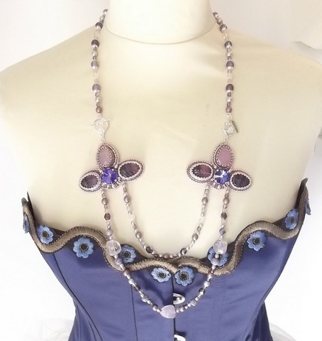 Collier brodé à l'aiguille - Sautoir Heliotrope