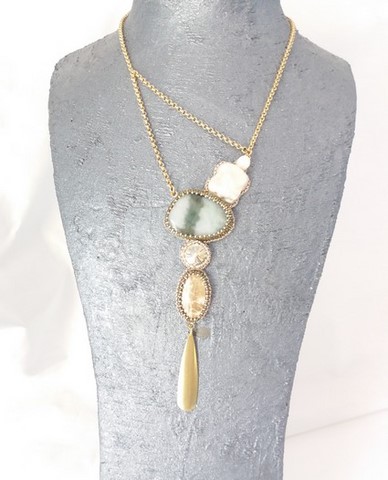 Collier brodé à l'aiguille - collier Totem Tortue