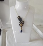 Collier brodé à l'aiguille - collier DOLMEN