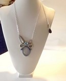 collier brodé à l'aiguille - collier Métalica